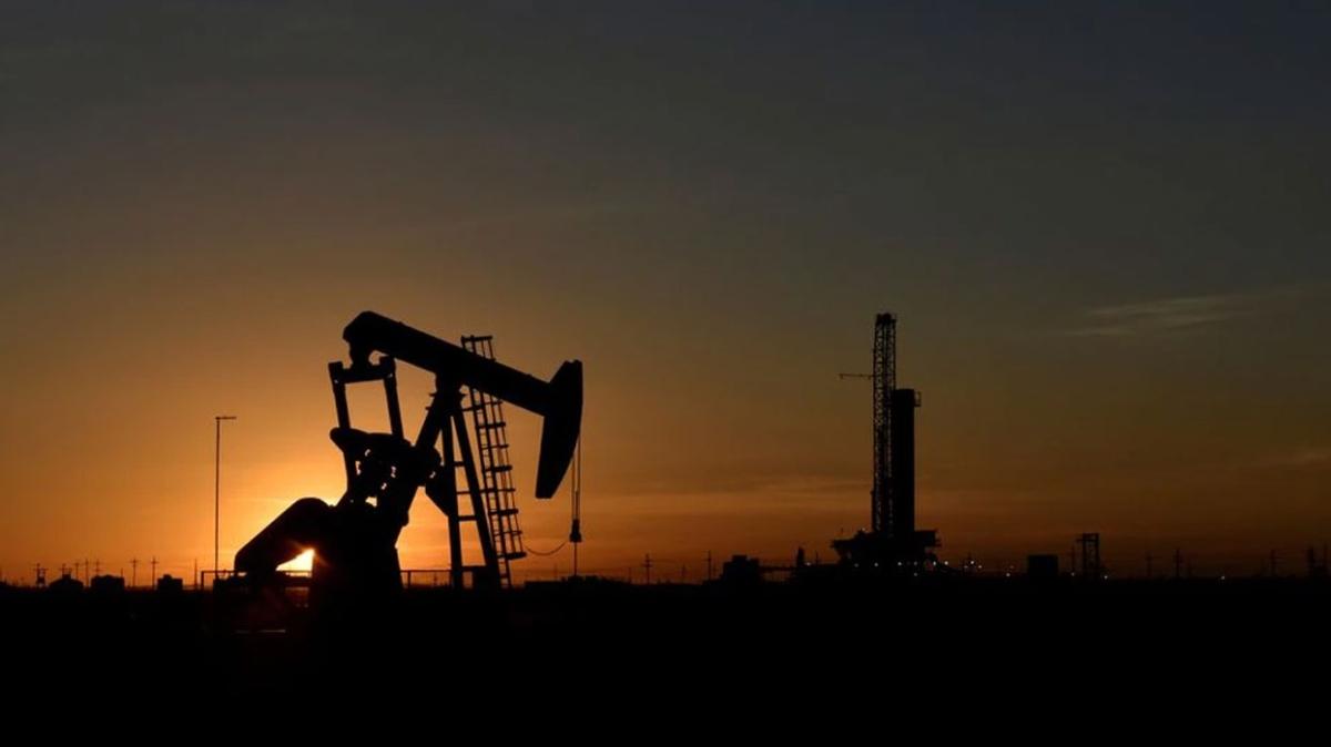 Ida Kasrgas sebep oldu... ABD'de petrol fiyatlar son ayn en yksek seviyesinde