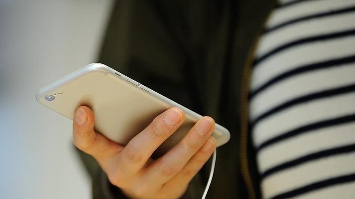 Suudi Arabistan'da okullarda cep telefonu yasa