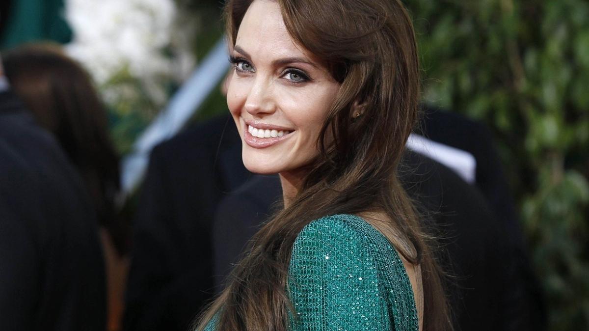 Angelina Jolie'nin en sevilen Paris stilleri