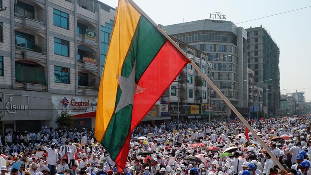 Myanmar'da "glge hkmet" askeri ynetime kar "halk devrimi" dedi