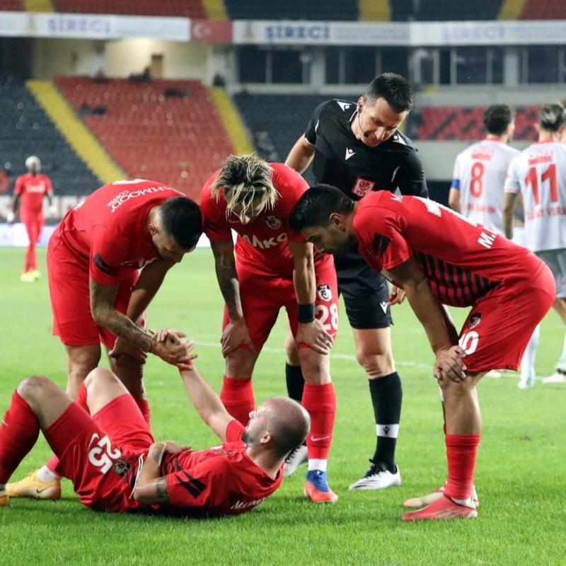 Erol Bulut siftah yaptı: Gaziantep, Antalyaspor'u 2-0'la geçti