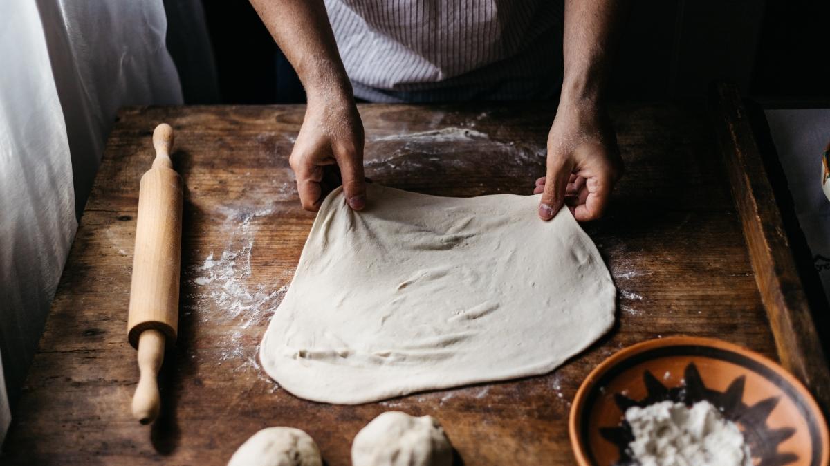 10 dakikada pizza hamuru tarifi