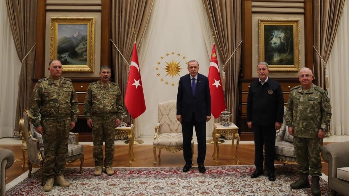 Bakan Erdoan'dan kritik grme...  Azerbaycan Savunma Bakan'n kabul etti