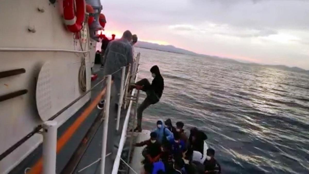Ayvalık açıklarında Yunanistan'ın ölüme terk ettiği göçmenler kurtarıldı 