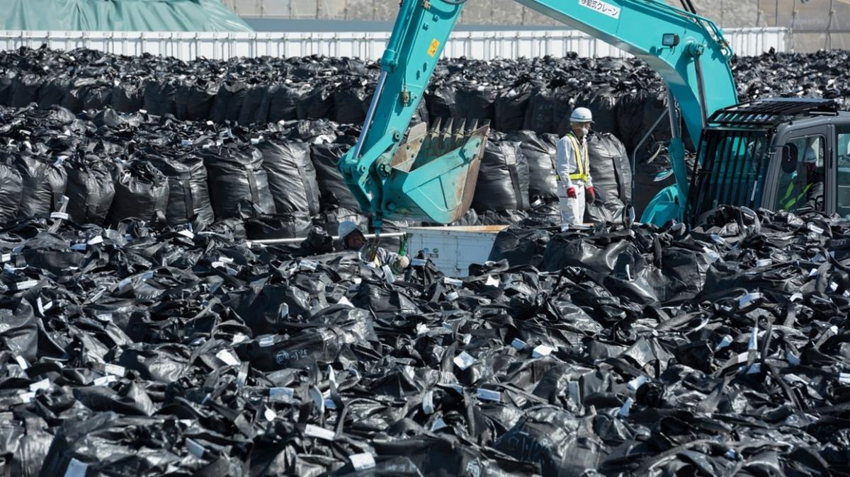 Yetkililer Fukuima'da radyoaktif atn "kt depolandn" bildirdi