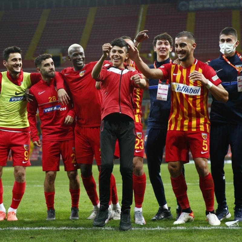 Kayserispor Galatasaray'ı iç sahada 47 yıl sonra ilk kez mağlup etti