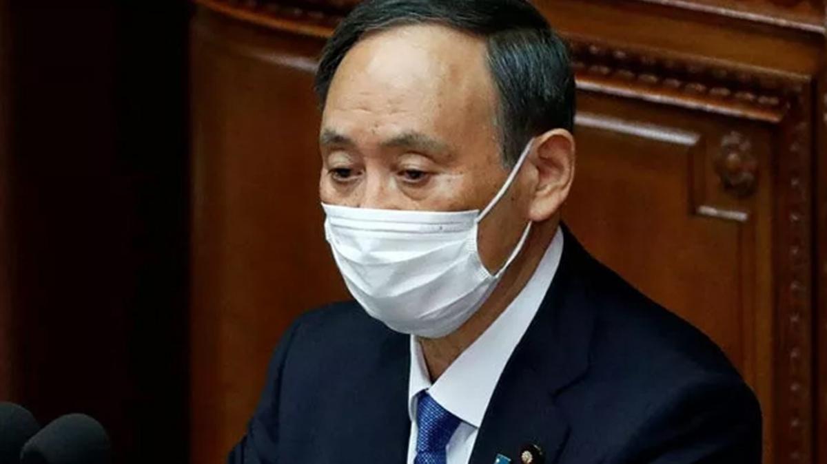 Japonya'da Babakan Suga kabinesi istifa etti