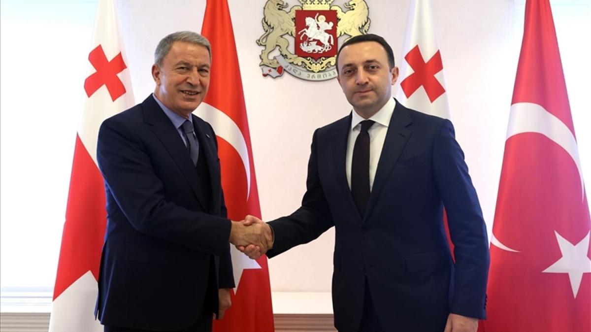 Milli Savunma Bakanı Akar, Gürcistan Başbakanı Garibaşvili ile görüştü