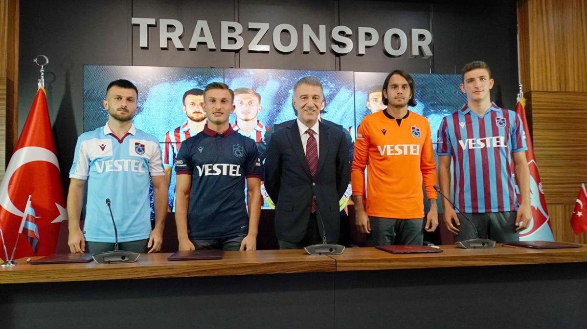 Trabzonspor%E2%80%99da+Fenerbah%C3%A7e+ma%C3%A7%C4%B1+%C3%B6ncesi+4+imza+birden