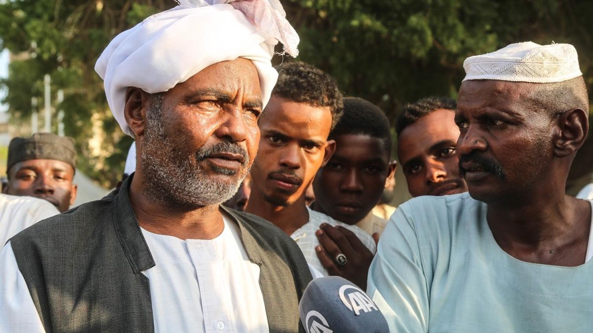 Sudan'da hkmetin istifasn isteyen gstericiler eylemlerini srdryor