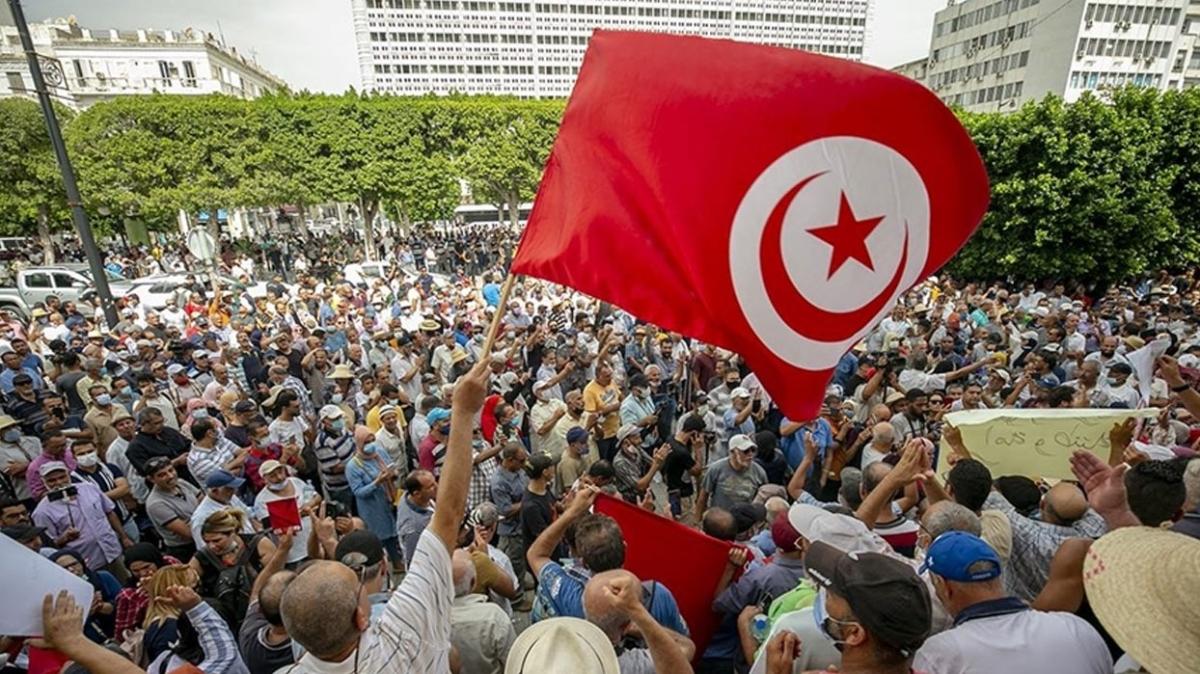 Tunus'ta eski Cumhurbakan Merzuki'ye destek ars