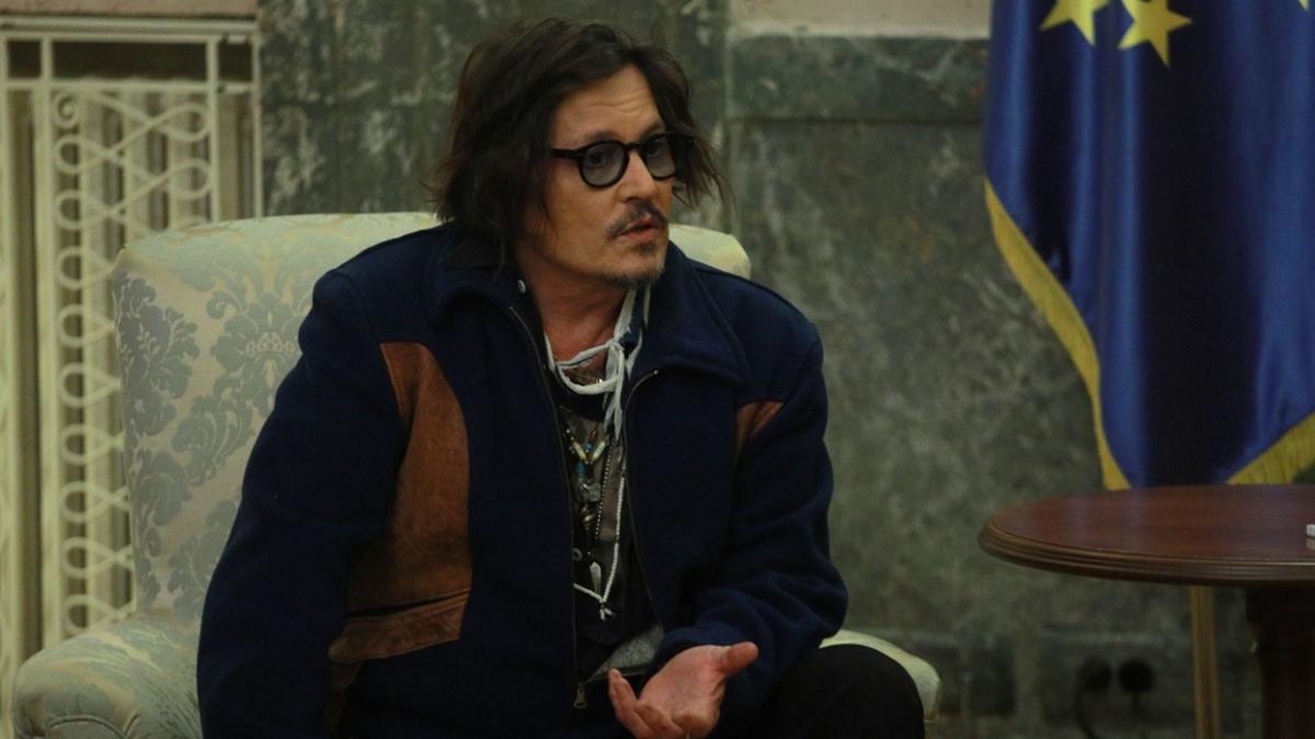 Johnny Depp 'Puffins' animasyon dizisinin tantm iin Srbistan'a gitti