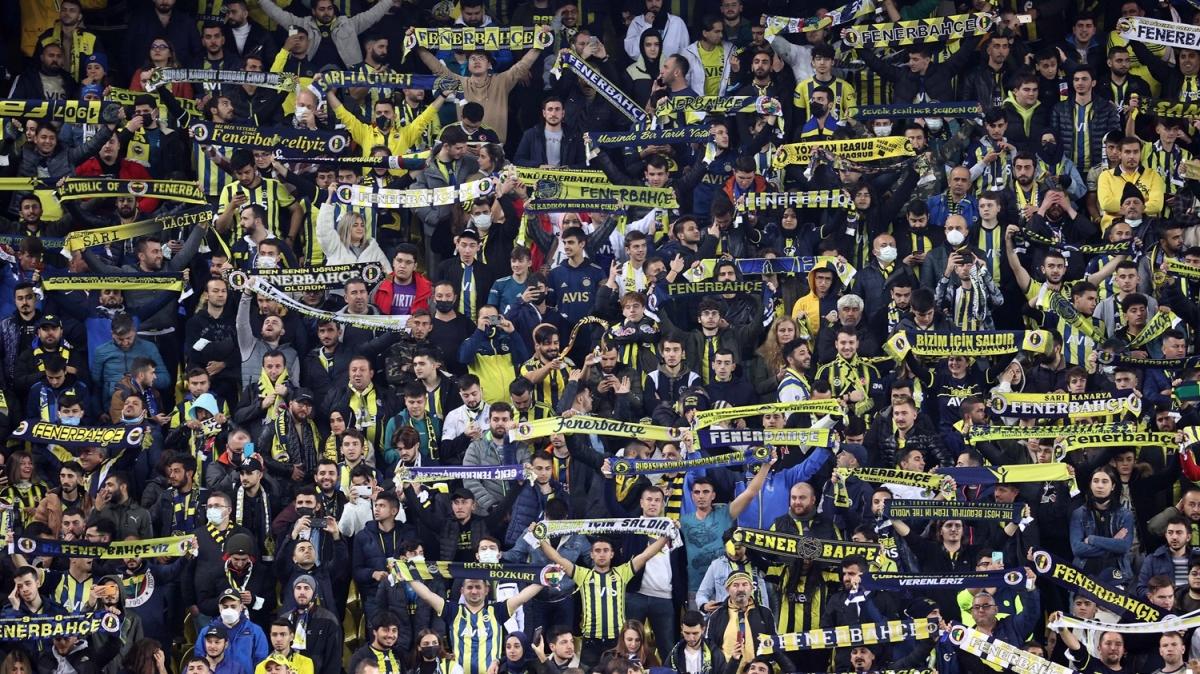 Fenerbahçeliler illallah etti! Kadıköy'de Vitor Pereira ve yönetim istifaya davet edildi