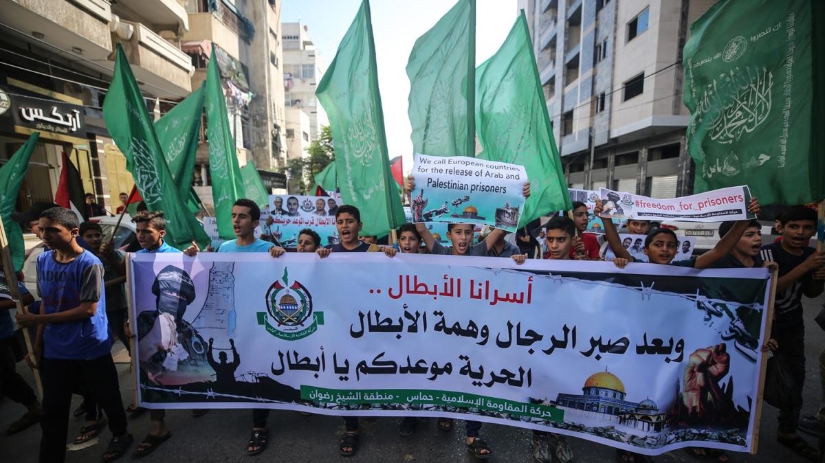 Gazzeli ocuklar srail'de tutuklu Filistinliler iin gsteri dzenledi