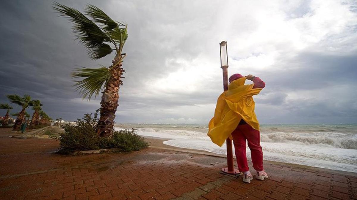 Avustralya'yı fırtına vurdu: Binlerce ev etkilendi
