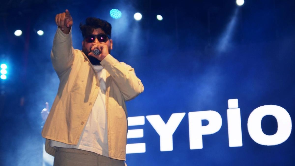 Eypio, 29 Ekim Cumhuriyet Bayram iin Ktahya'da konser verdi