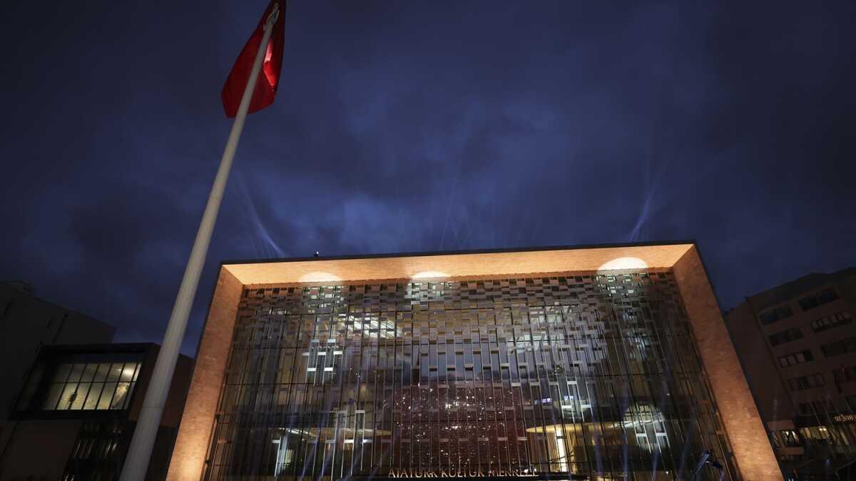 Yenilenen Atatrk Kltr Merkezi ald