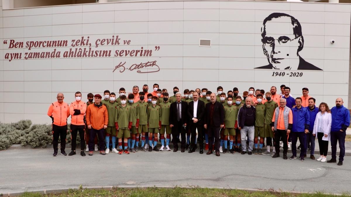 Trabzonspor%E2%80%99un+gurur+g%C3%BCn%C3%BC:+%C3%96zkan+S%C3%BCmer+Futbol+Akademisi+tan%C4%B1t%C4%B1ld%C4%B1