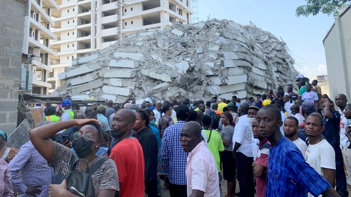 Nijerya'da 21 katlı bina çöktü... Enkaz altında onlarca kişi var