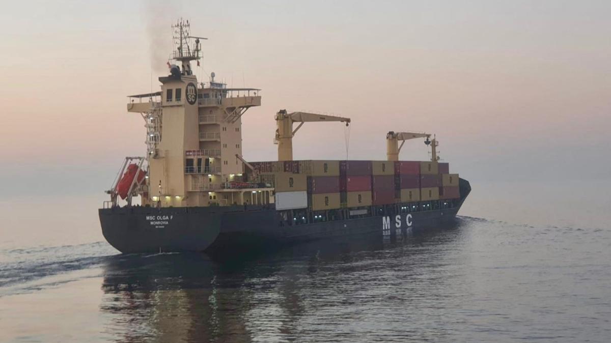 İstanbul Boğazı'nda arızalanan 147 metre boyundaki gemi kurtarıldı