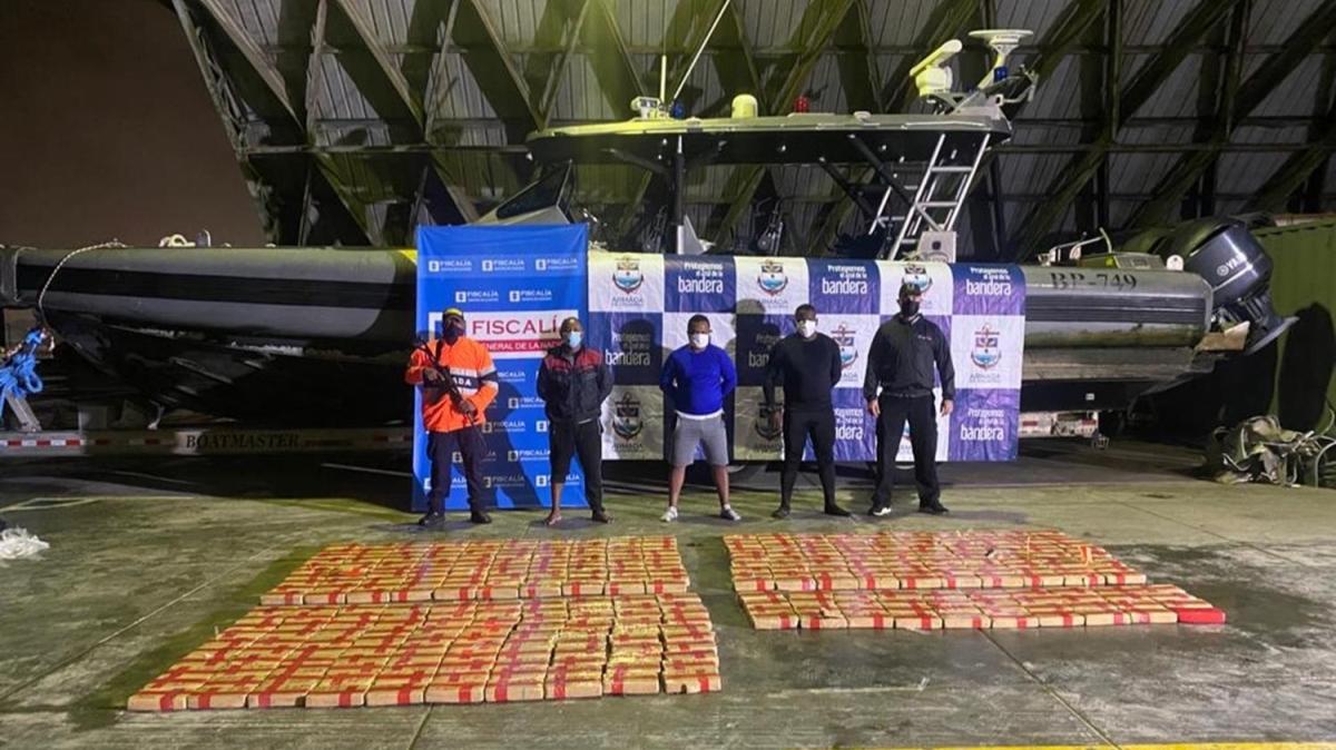 Kolombiya donanmas 7.4 ton kokain ele geirdi