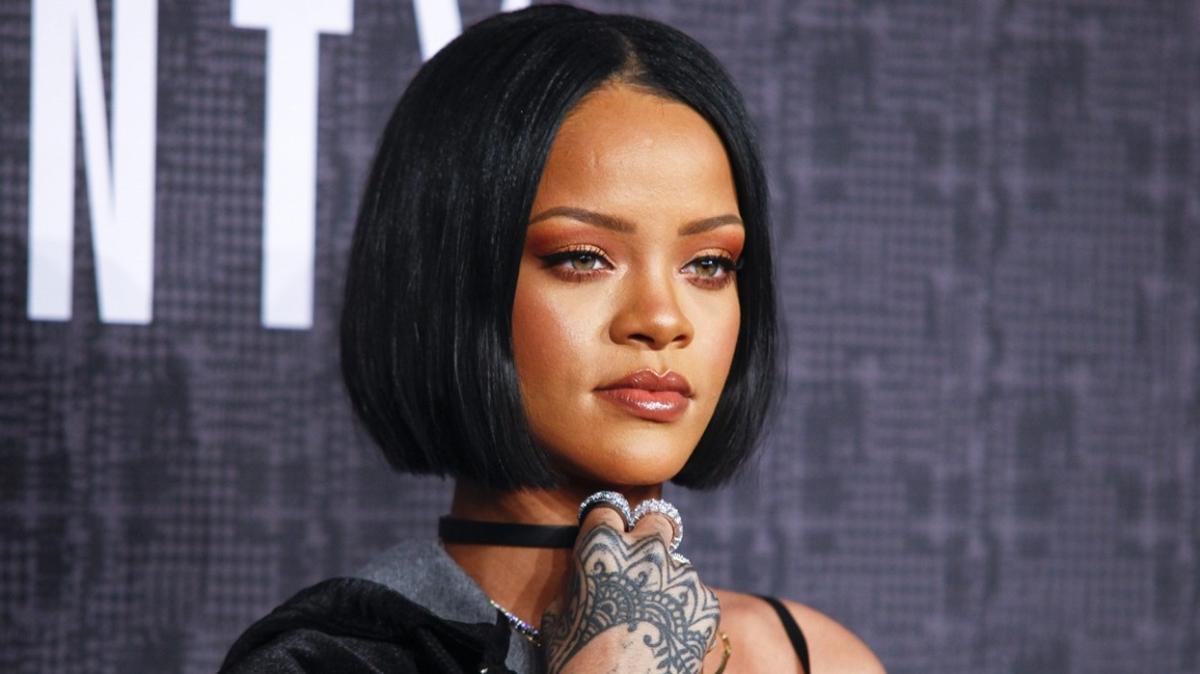 stanbul Karaky'de Rihanna zannedilen bir kadn, izdihama neden oldu
