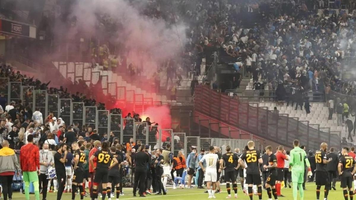 UEFA Galatasaray'a ceza verdi