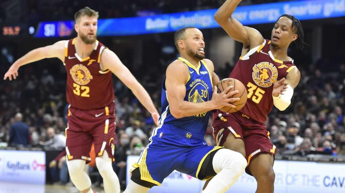 Stephen Curry kendi rekorunu gelitirdi! Tam 11 artrd