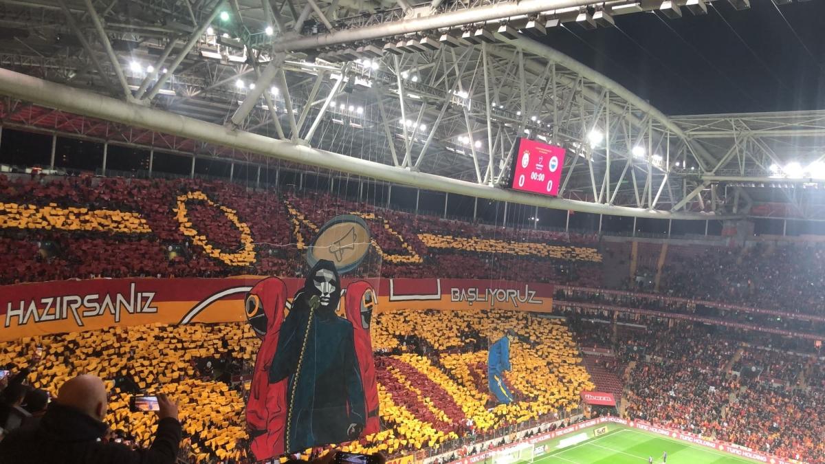 Galatasaray-Fenerbahçe derbisinde ultrAslan'dan harika koreografi
