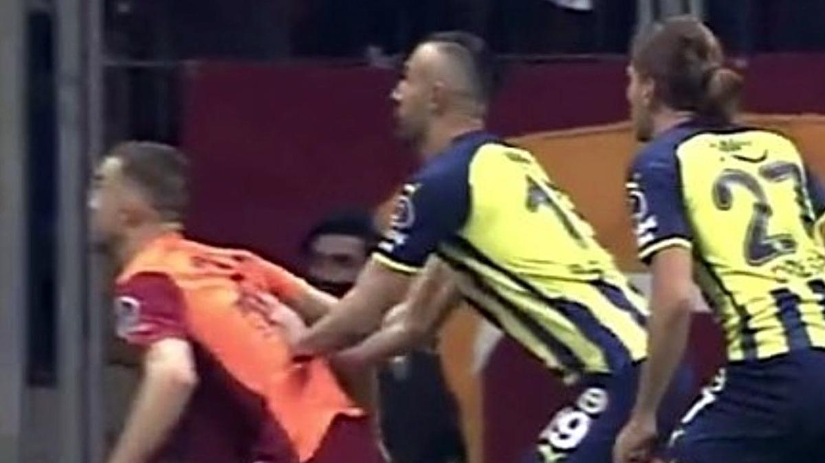 Galatasaray-Fenerbahe derbisinin son saniyesinde penalt isyan