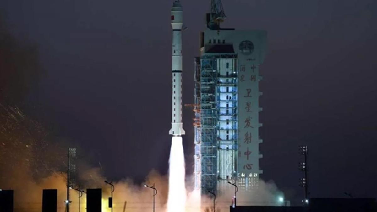 in, iyan-11 uydusunu uzaya frlatt