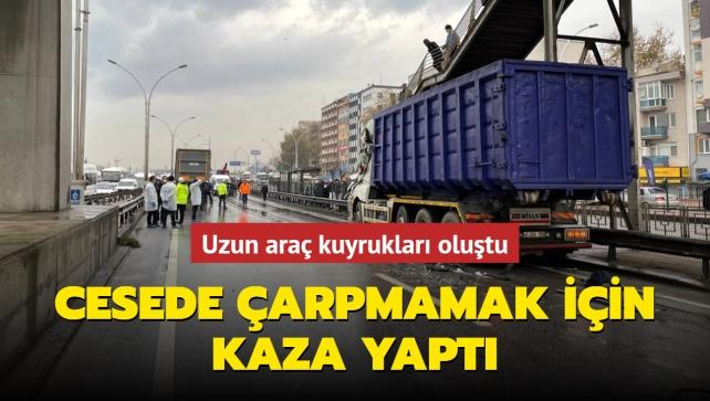 Yoldaki Cesede Carpmamak Icin Kaza Yapti Uzun Arac Kuyruklari Olustu