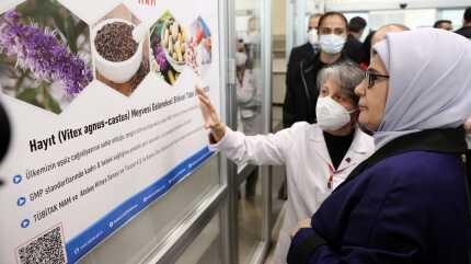 Emine Erdo�an, T�B�TAK Marmara Ara�t�rma Merkezini ziyaret etti