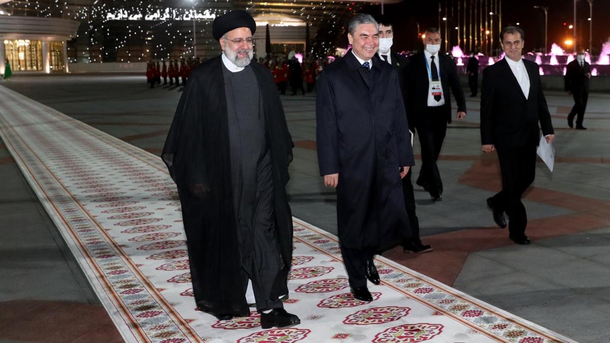 Doğal gaz konusunu görüşeceklerini söyledi... İran Cumhurbaşkanı Reisi, Türkmenistan'da