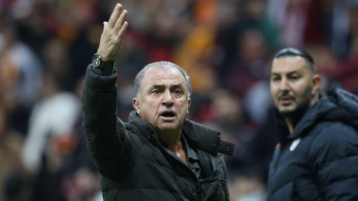 Fatih Terim lgna dnd! Galatasarayl oyuncu oyundan alnd...