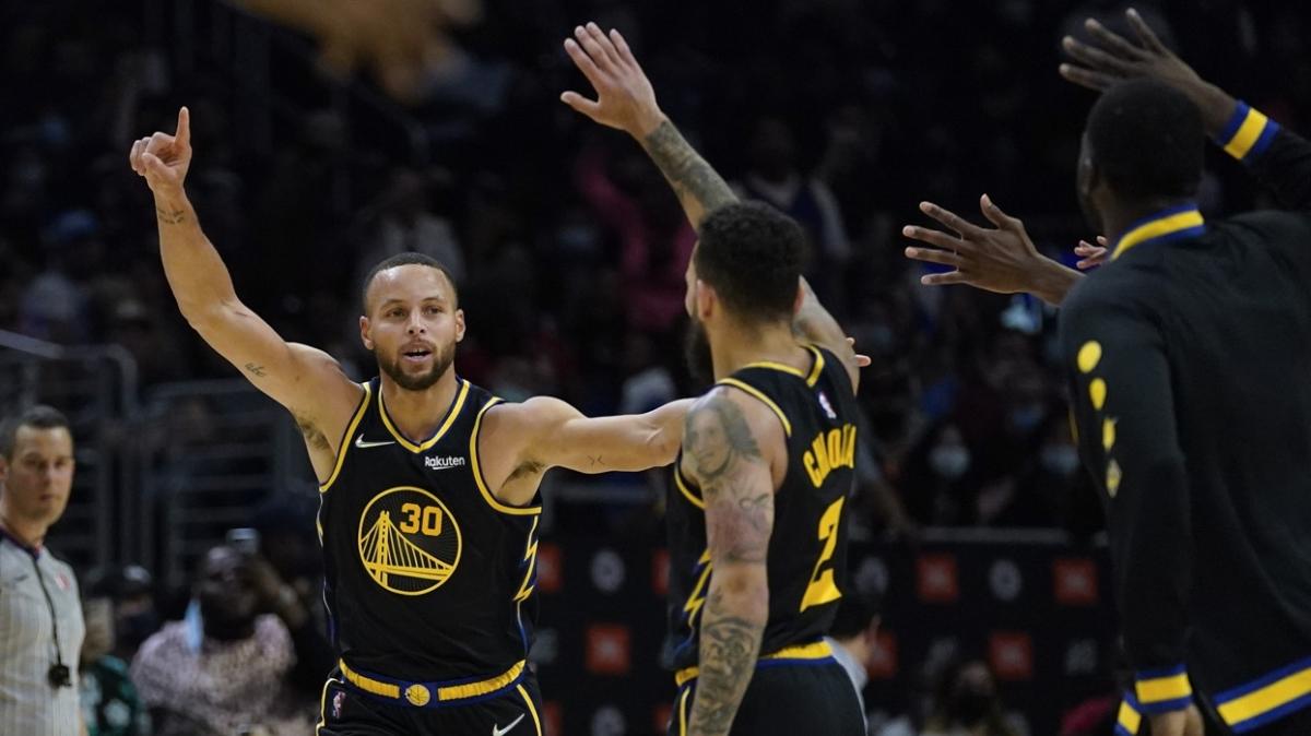 Stephen Curry durdurulamıyor! Golden State Warriors'ın serisi 7 maça çıktı