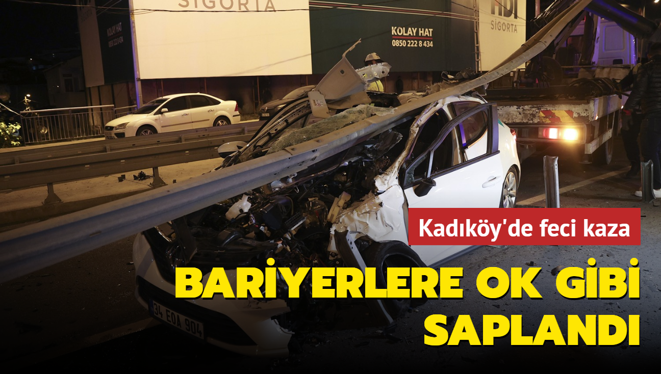 Kadıköy'de feci kaza... Bariyerlere ok gibi saplandı