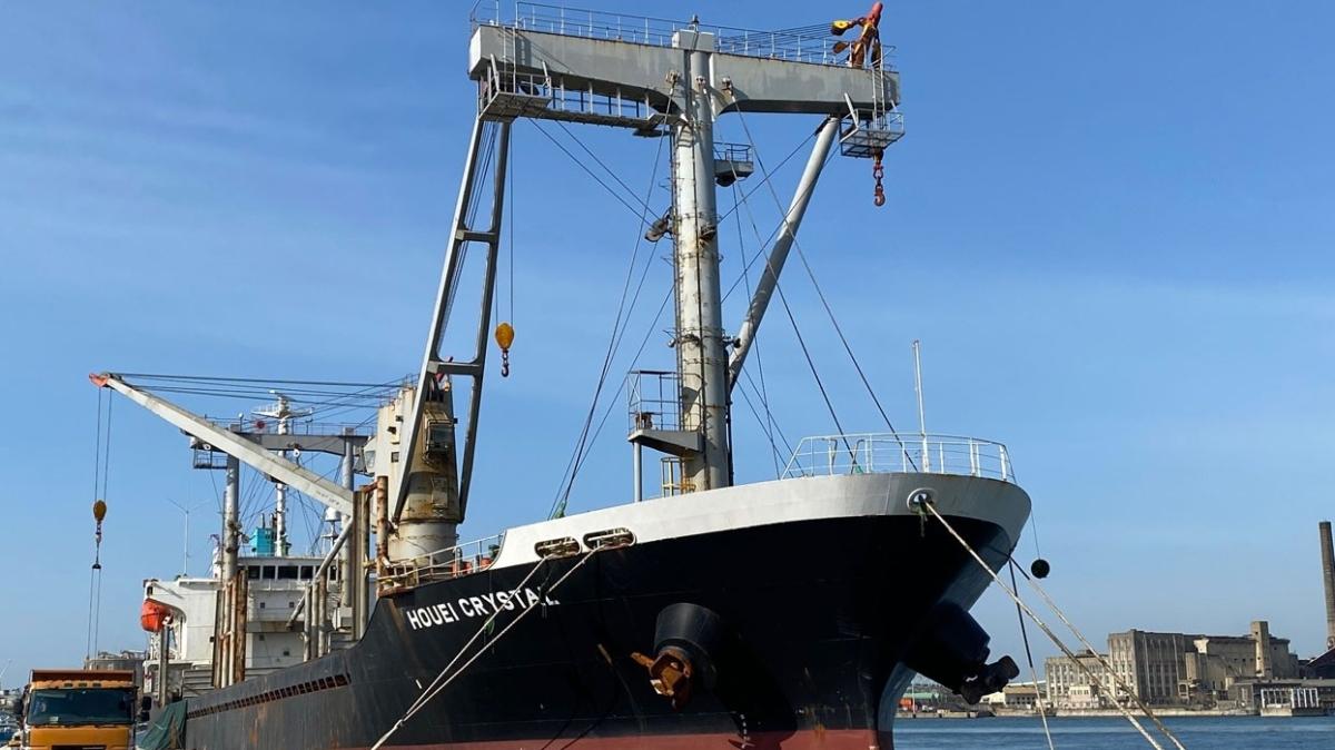 Japonya aklarnda kmr ykl kargo gemisi batt, 17 kii kurtarld