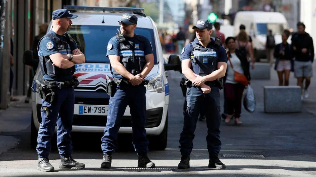 Ninja klna girip klla saldrd... 2 polisi yaralad
