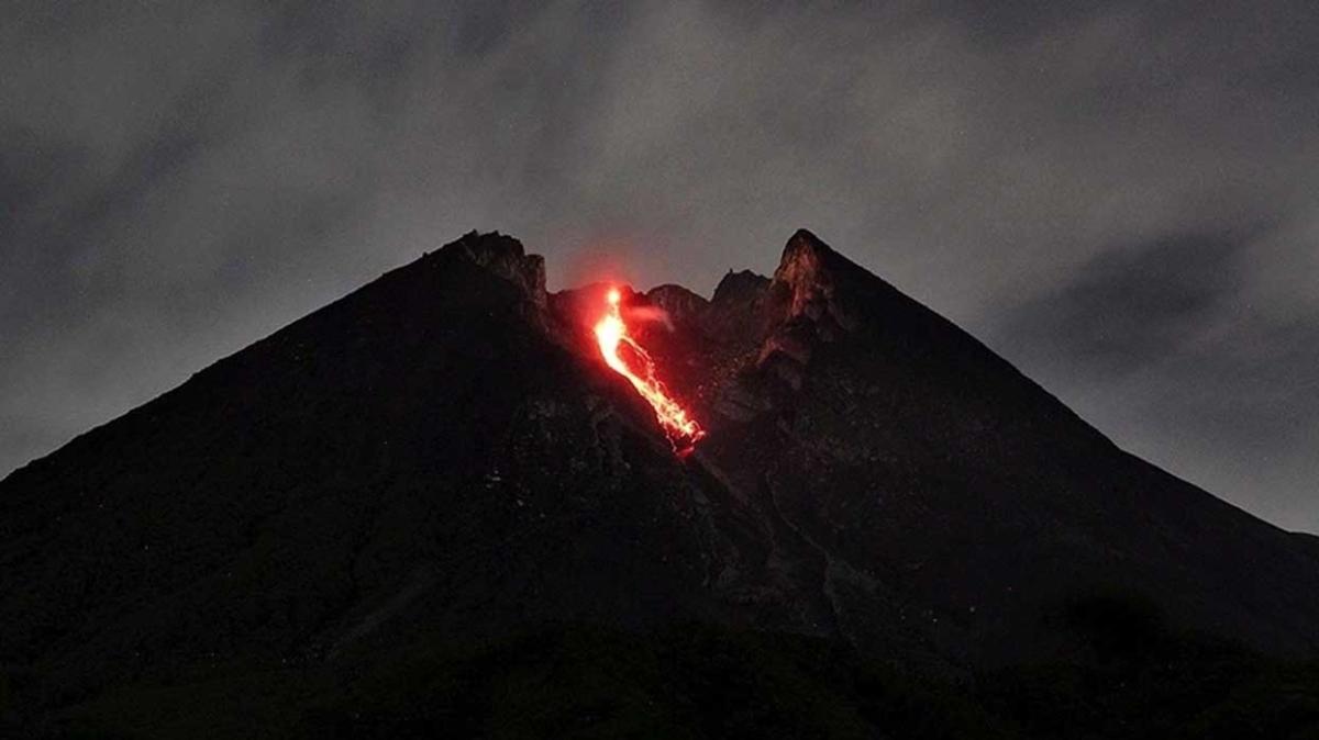 Endonezya'daki Semeru Yanarda'nda patlama