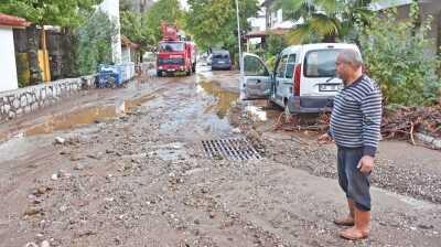 Tatil beldelerinde sel felaketi
