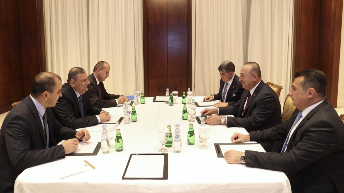 Bakan Çavuşoğlu, Suriye eski Başbakanı Hicab ile görüşme gerçekleştirdi