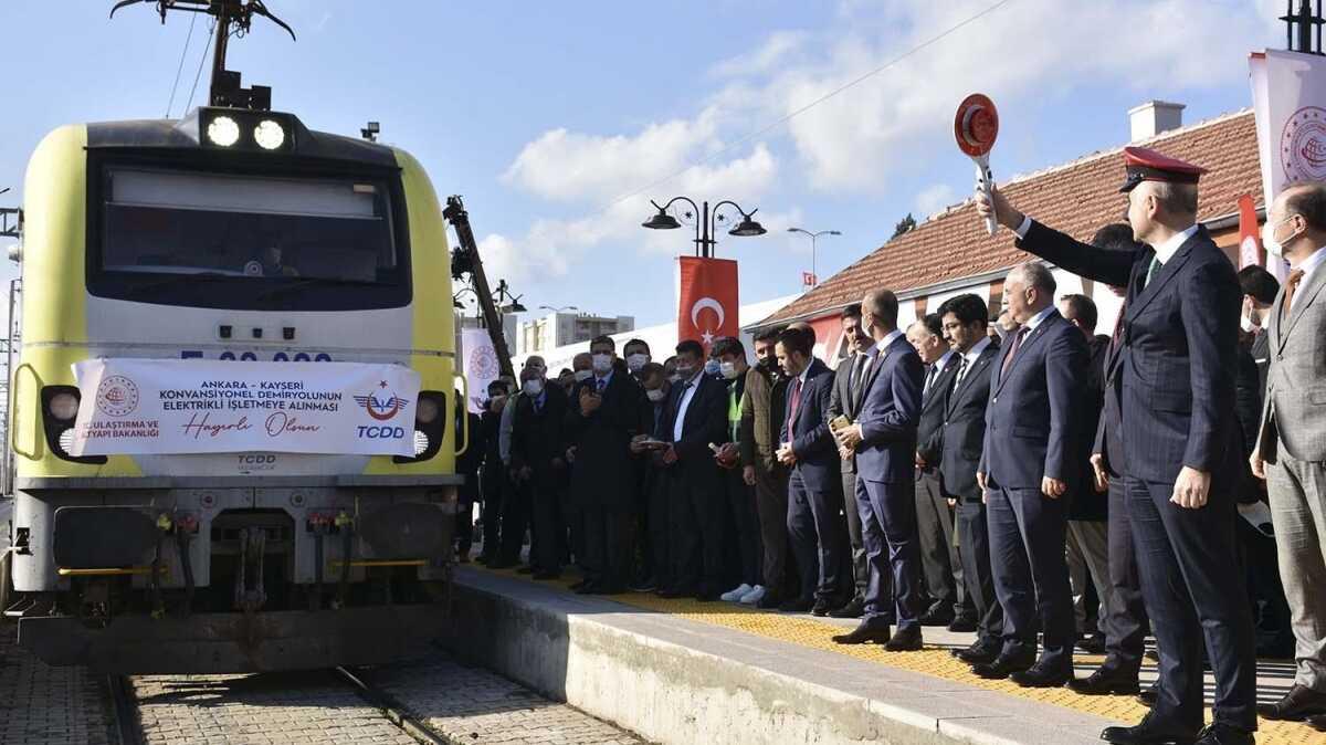 Ankara-Kayseri konvansiyonel demir yolu artk elektrikli... Bakan Karaismailolu alta mjdeleri sralad