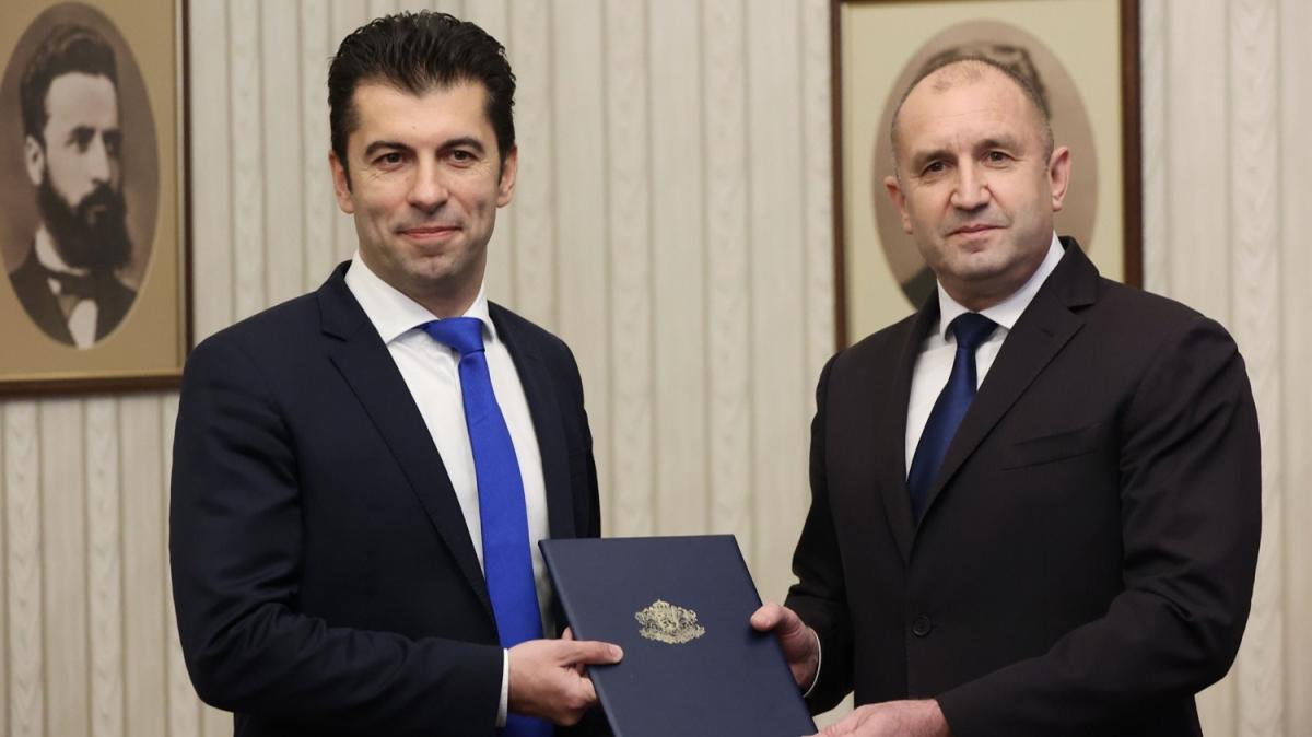 Bulgaristan Cumhurbakan Rumen Radev, hkmeti kurma grevini Petkov'a verdi