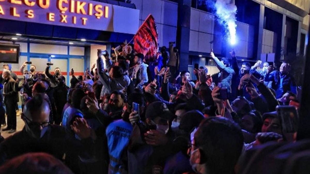 Trabzonsporlu+taraftarlardan+kar%C5%9F%C4%B1lama