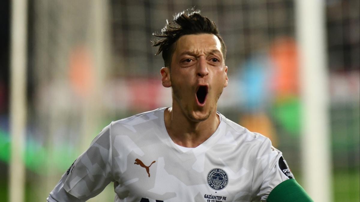 Ada'dan Mesut Özil'e övgü: Bu takım ona ayak uyduramıyor