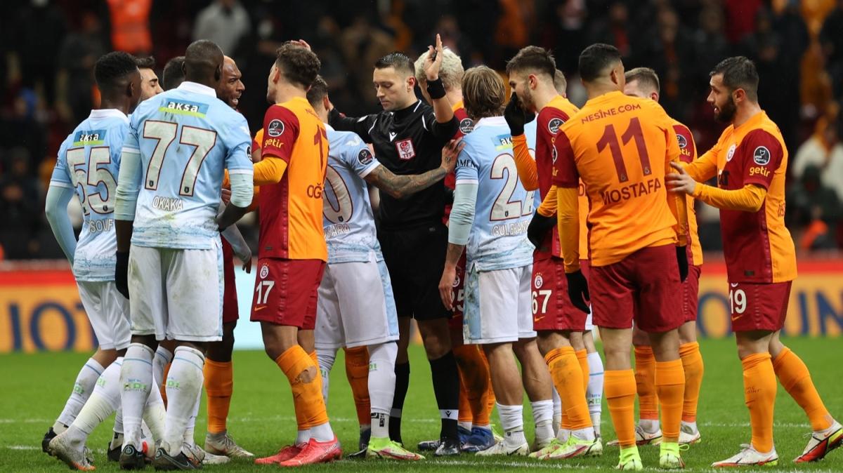 Galatasaray-Ba%C5%9Fak%C5%9Fehir+ma%C3%A7%C4%B1+sonras%C4%B1+Zorbay+K%C3%BC%C3%A7%C3%BCk%E2%80%99%C3%BC+polis+kurtard%C4%B1