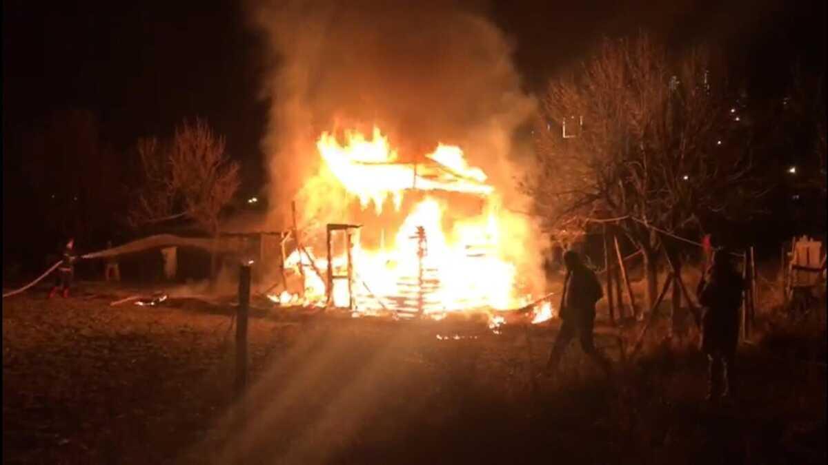 Vatandalar seyretme yarna girdi! Ba evinde panik anlar