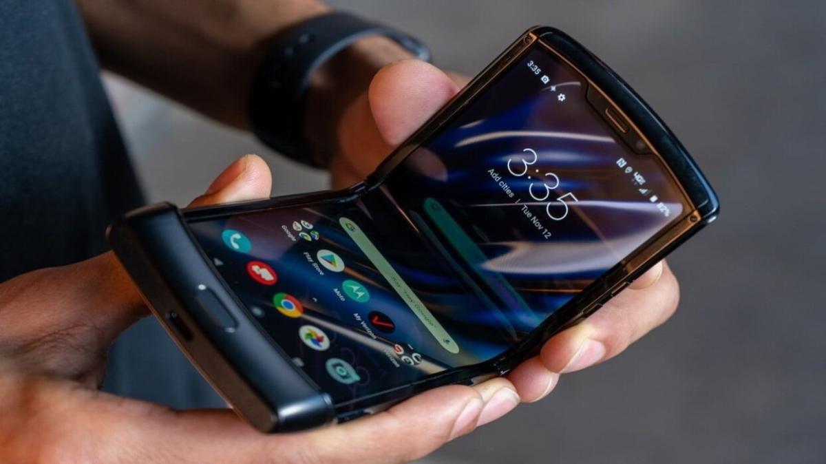 Motorola'nın üçüncü nesil katlanabilir akıllı telefonu Moto Razr 3, 2022'de geliyor