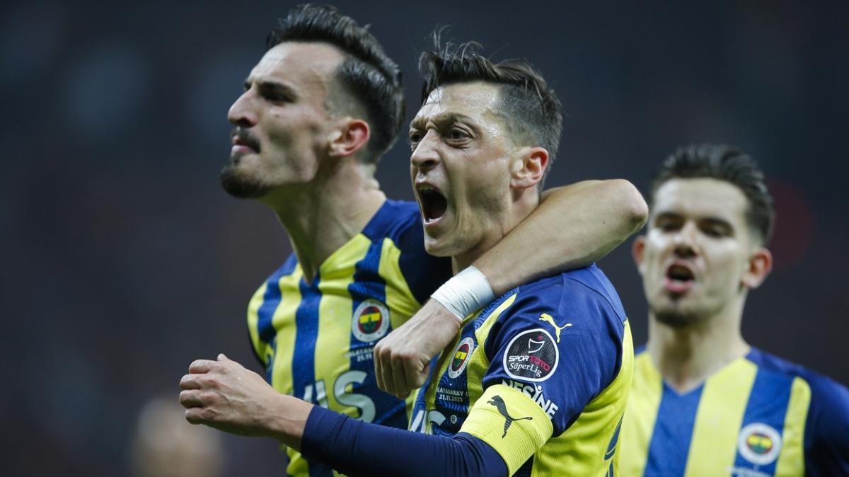 Fenerbahçe'yi ligin ilk yarısında Mesut Özil sırtladı